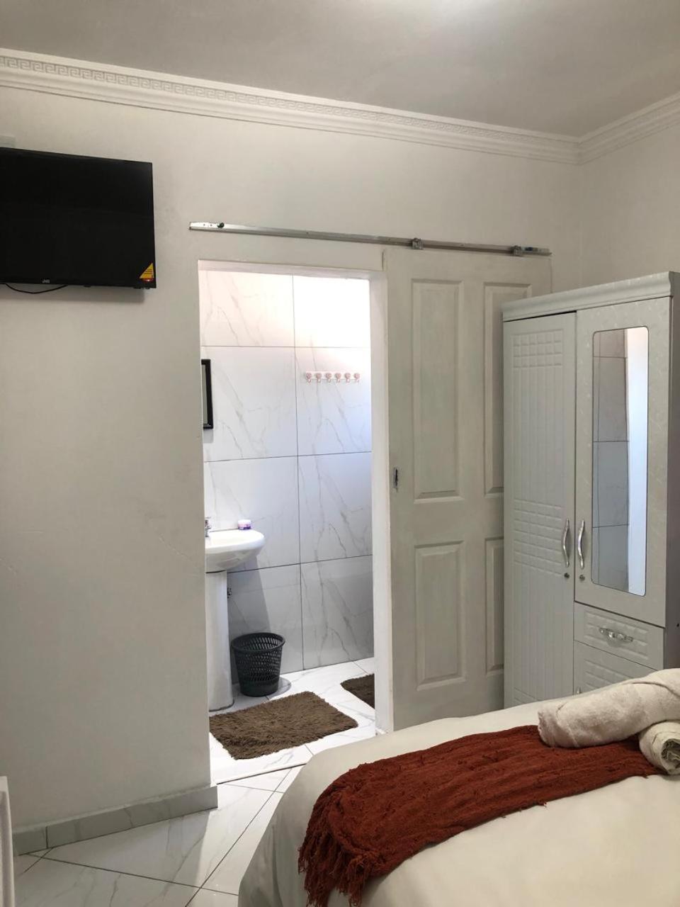 Jnc Guest House Richards Bay Extérieur photo