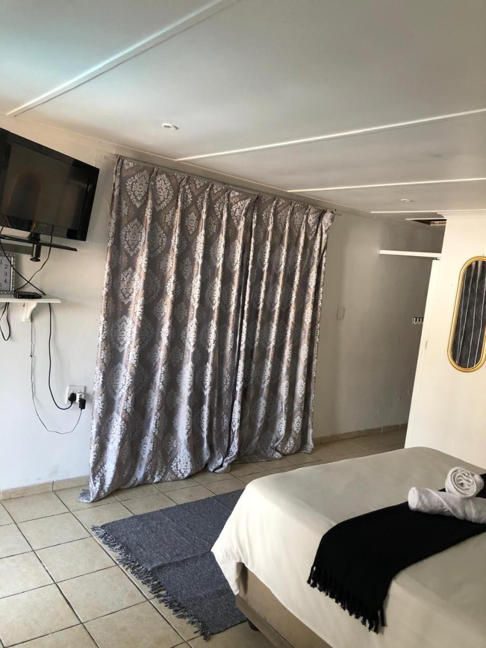 Jnc Guest House Richards Bay Extérieur photo