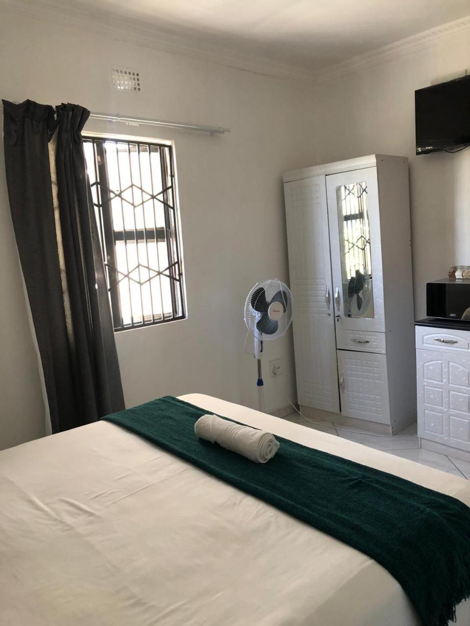 Jnc Guest House Richards Bay Extérieur photo