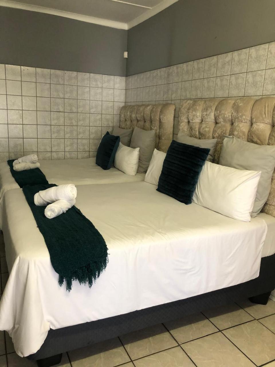 Jnc Guest House Richards Bay Extérieur photo